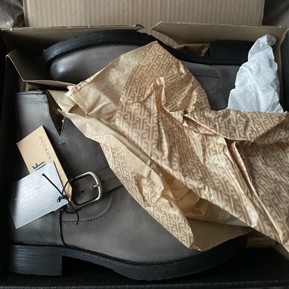 NWT Frye Veronica Shearling Bootie
